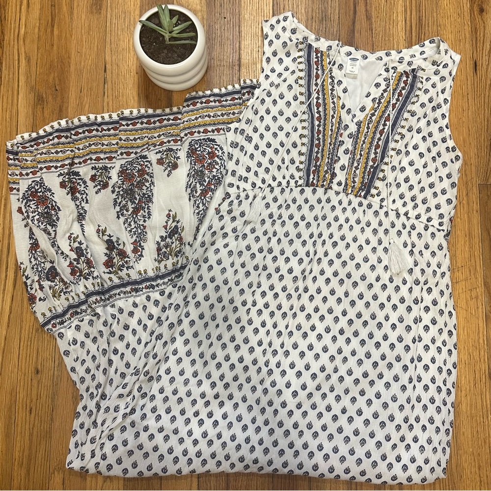 Old Navy. Boho Maternity Maxi Dress. Size Medium. - Picture 3 of 6
